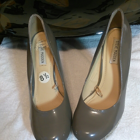 Steve Madden gray patent leather wedge - Picture 5 of 8